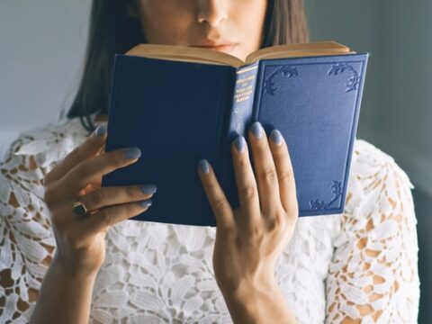 Online-Buchclubs versus Offline-Treffen: Welche Form des literarischen Austauschs passt zu Ihnen?