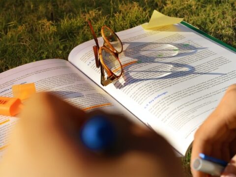 »Alles toxisch oder was« von Esther Bockwyt: »Das Leben ist kein Coaching-Seminar«