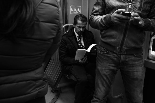 Erfolgreiche Bestsellerautoren: Ein Blick auf die aktuellen Spitzenreiter der Buchcharts** Erfolgreiche Bestsellerautoren: Ein Blick auf die aktuellen Spitzenreiter der Buchcharts**