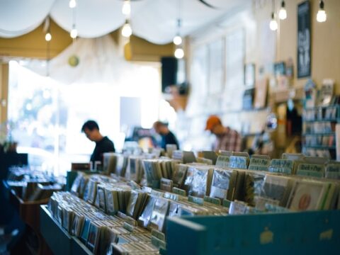 Neuer Glanz für New-Adult-Literatur: Heel Verlag bringt „SlowBurn“ auf den Markt